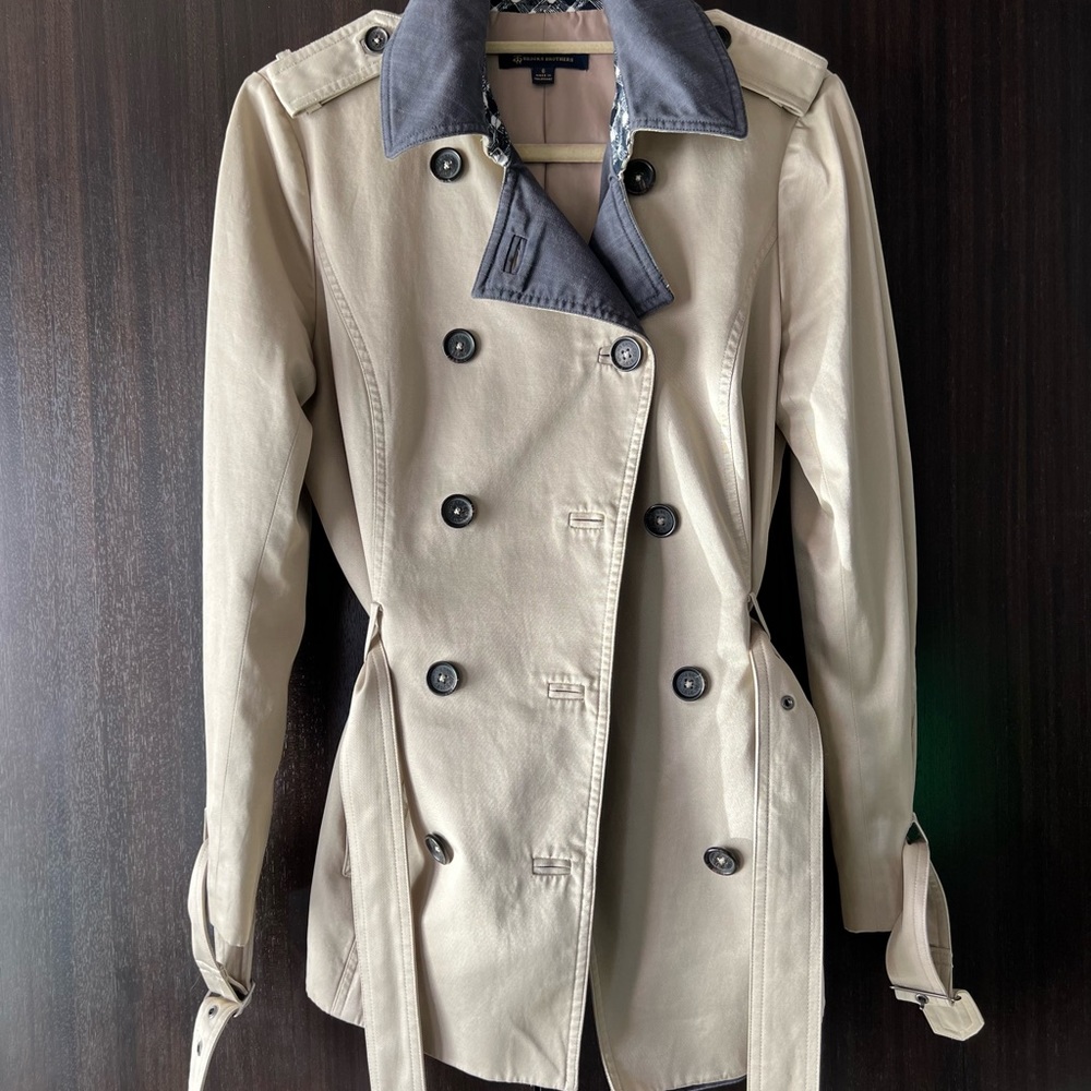 Brooks Brothers Double-Breasted Khaki Short Trench Water-Resistant.
